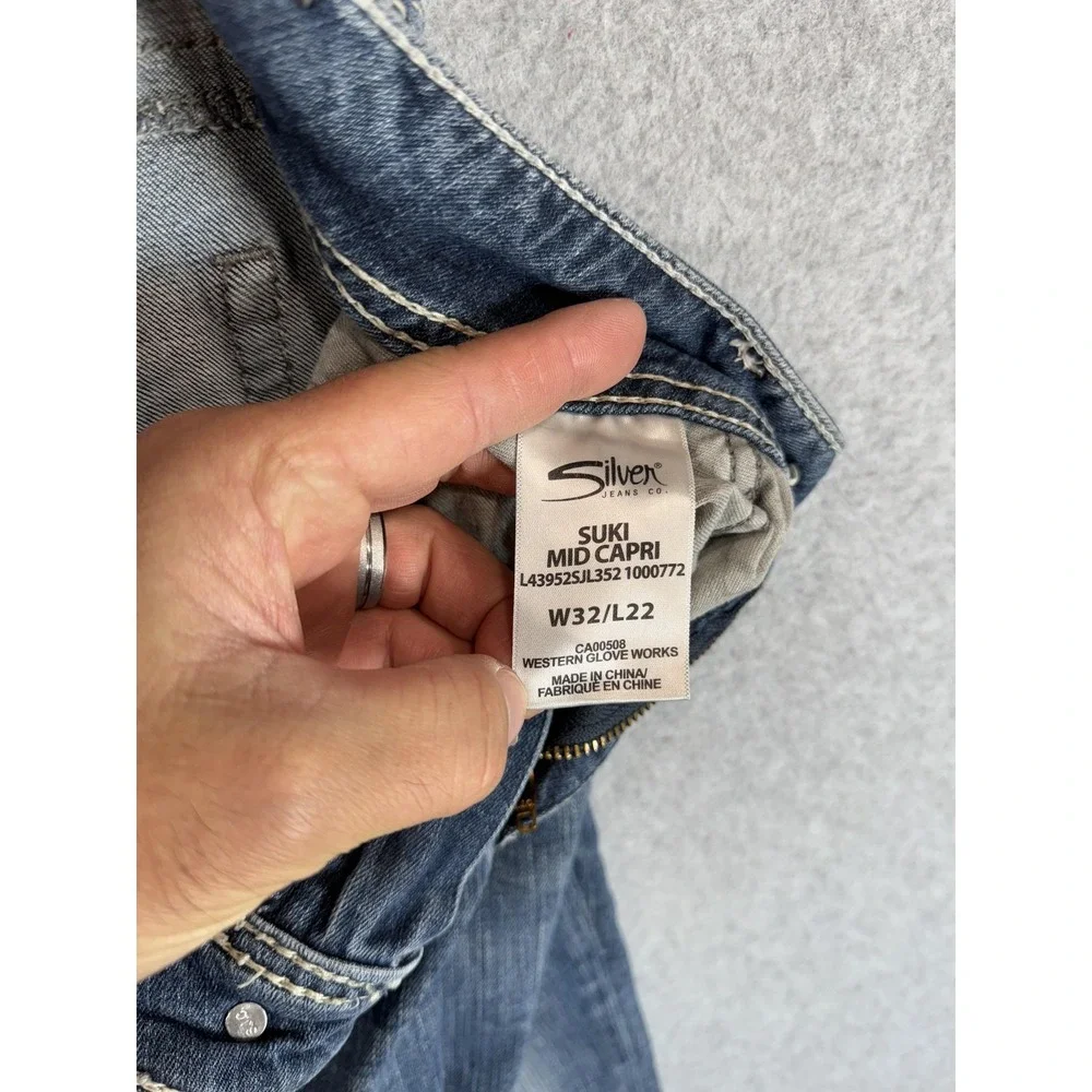 Silver Jeans Suki Capri Womens 32 Denim Super Stretch Mid Rise Embroidered Pants